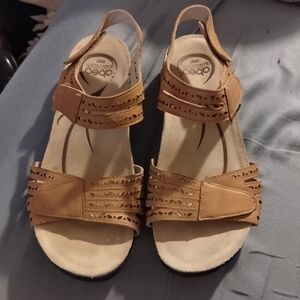 Abeo Biosystem Dbl Strap Tan Women's  Sandals Sz 7